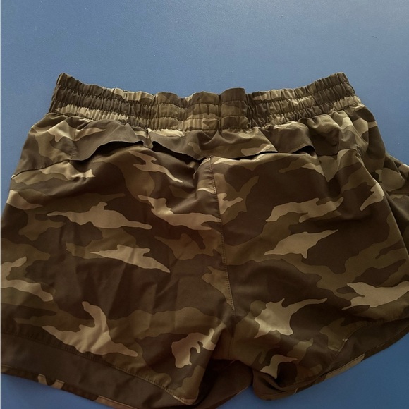 Athleta Camo Women's Shorts sz M - Picture 3 of 5